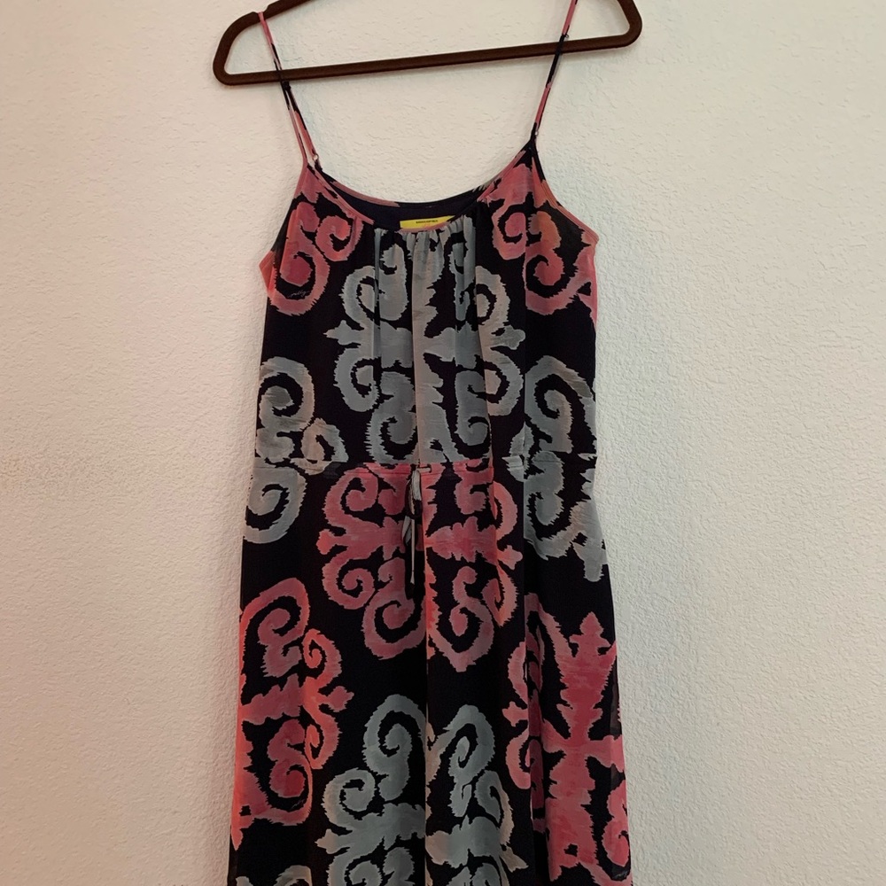 Banana Republic Summer Dress. Size 6. Excellent Condition. 100% Polyester.